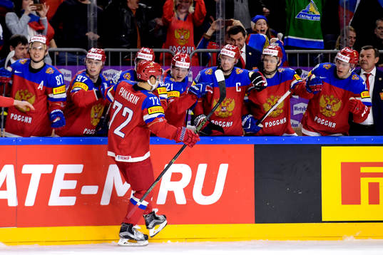 Rysslands Artemi Panarin jublar