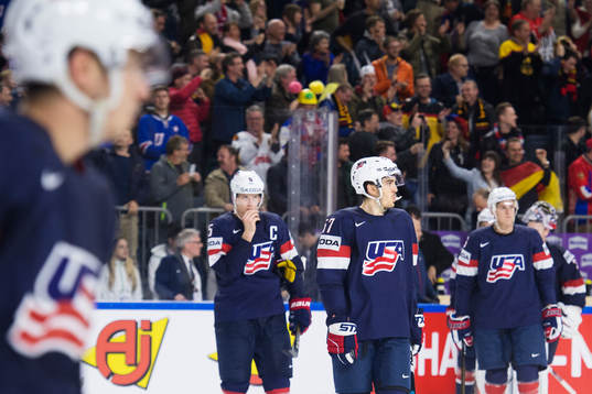 s Trevor van Riemsdyk deppar med lagkamrater