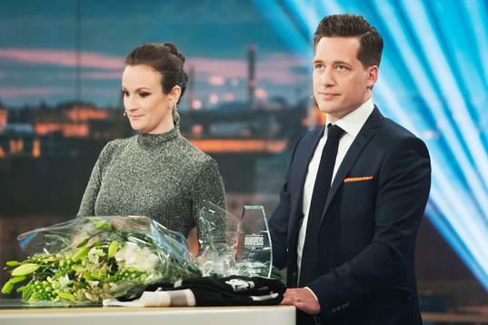 Lena Sundqvist och Sam Hallam i studion