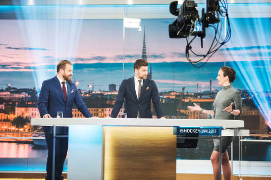 Sanny Lindström, Björn Oldeen och Lena Sundqvist i studion
