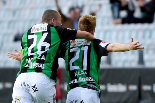 GAIS Malkolm Moenza och Dan Keat jublar
