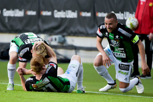 GAIS Niclas Andersén, Dan Keat och Malkolm Moenza jublar