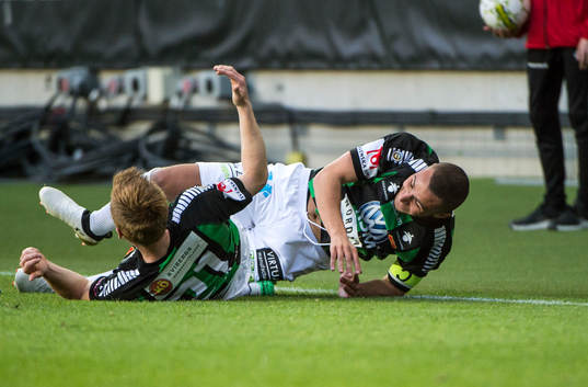 GAIS Dan Keat och Malkolm Moenza jublar