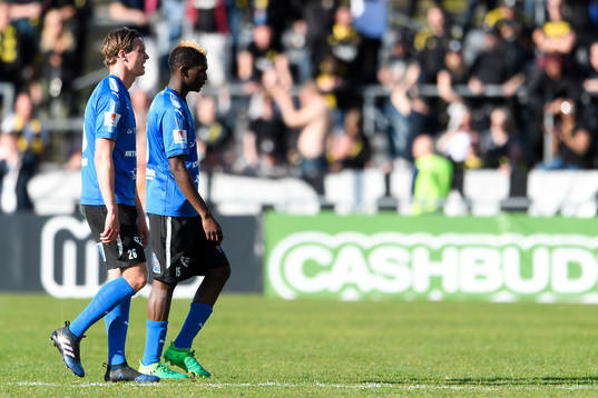 Halmstads Alexander Berntsson och Aboubakar Keita deppar