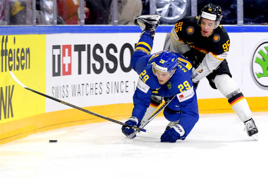 Sveriges William Nylander fälls av Tysklands Frederik
