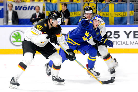 Tysklands Frank Hordler och Denis Reul och Sveriges Carl