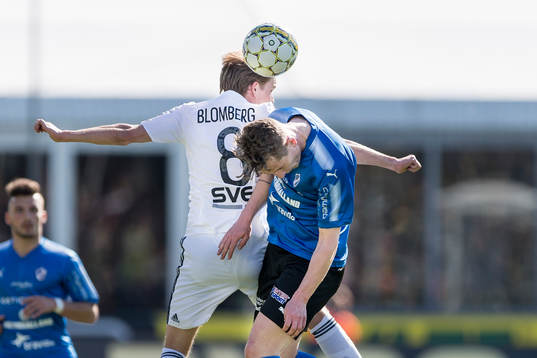 s Johan Blomberg och Halmstads Andreas Bengtsson