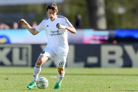 s Simon Thern