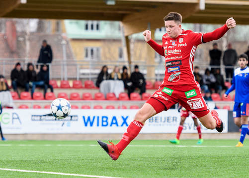 Piteås Joel Edström missar en målchans