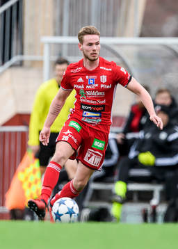 Piteås Anton Rosengren med bollen