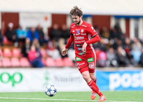 Piteås Johan Hedström med bollen