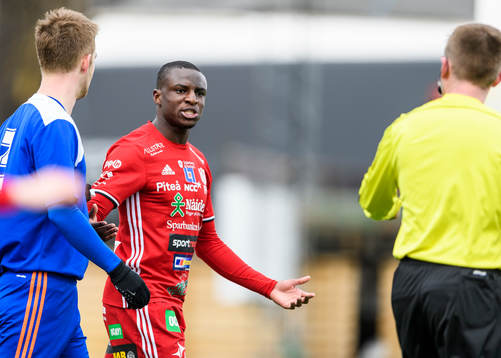 Piteås Moses Duckrell reagerar på ett domslut