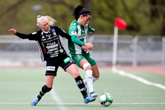 Piteås Elin Bragnum och Hammarbys Anna Oskarsson