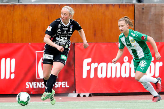 Piteås Julia Karlenäs och Hammarbys Julia Zigiotti Olme