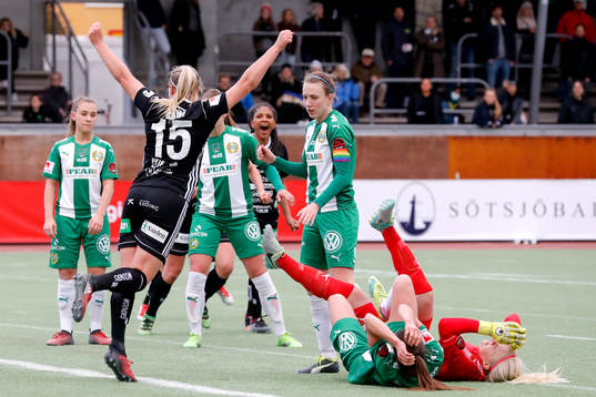 Piteås Ellen Löfqvist jublar