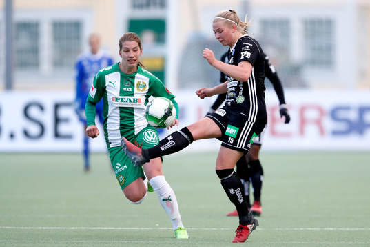 Piteås Ellen Löfqvist och Hammarbys Kajsa Sund
