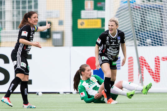 Piteås Emelie Lövgren reagerar