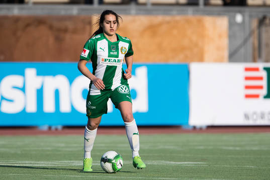 Hammarbys Sejde Abrahamsson med bollen