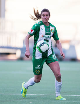 Hammarbys Madeleine Tegström med bollen