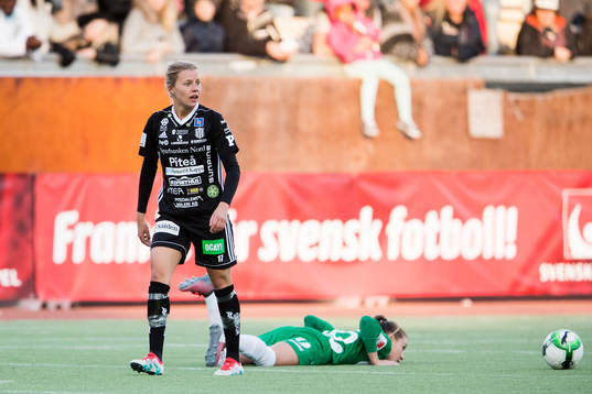 Piteås Lotta Ökvist och Hammarbys Julia Zigiotti Olme
