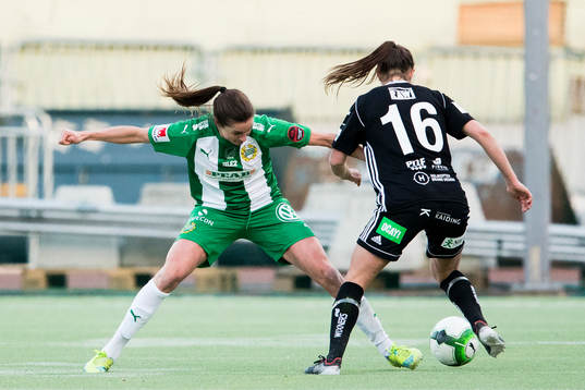 Hammarbys Madeleine Tegström och Piteås Felicia Karlsson