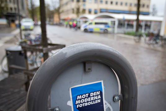 En klisterlapp med texten mot