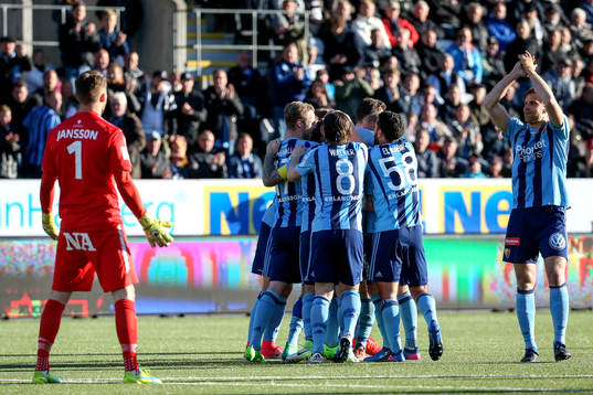 Djurgårdens Jesper Karlström jublar med lagkamrater