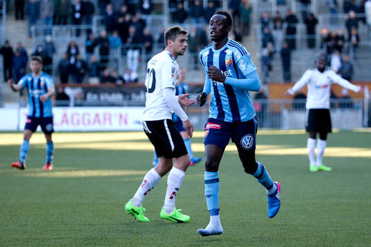 Djurgårdens Philana Tinotenda Kadewere med bara en sko