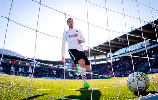 Örebros Filip Rogic deppar