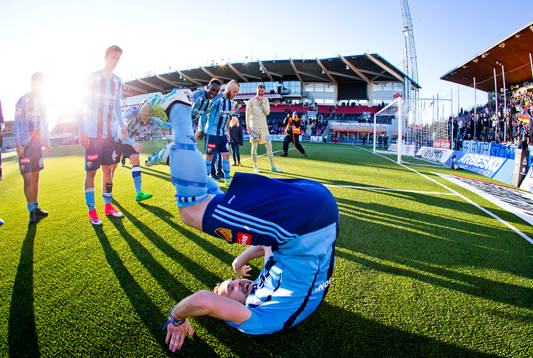 Djurgårdens Kevin Walker firar segern med att göra en