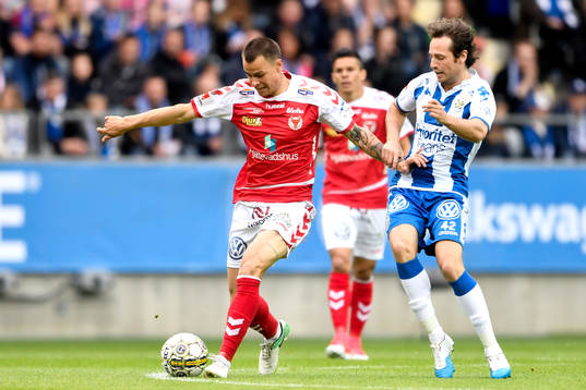 Kalmars Melker Hallberg och IFK Göteborgs Mikkel Diskerud