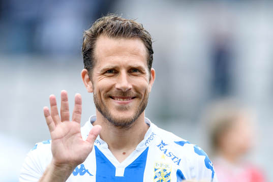 IFK Göteborgs Tobias Hysen vinkar vid lineup