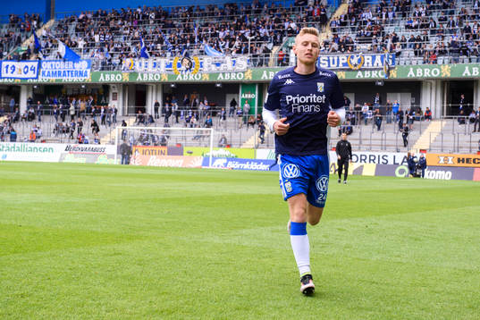 IFK Göteborgs Sebastian Ohlsson värmer upp innan