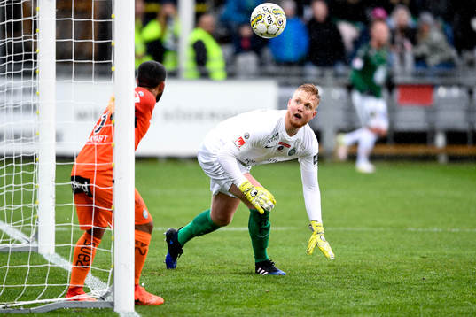 AFC Eskilstunas Jernade Meade och målvakt Tim Erlandsson