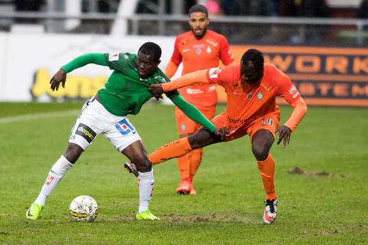 Jönköpings Eric Ayuk och AFC Eskilstunas Emmanuel Frimpong