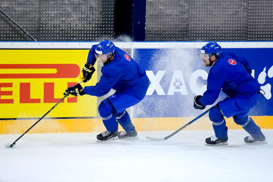 Calle Rosén och Linus Omark på Sveriges ishockeylandslags
