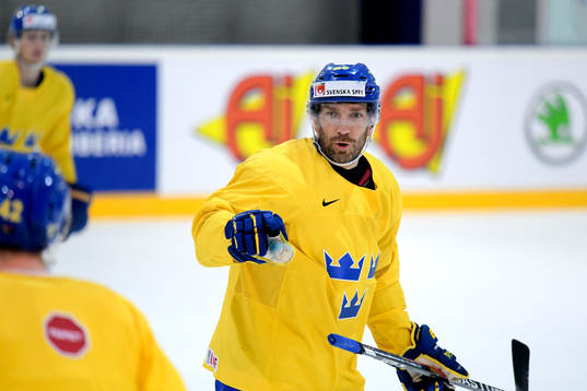 Joel Lundqvist på Sveriges ishockeylandslags träning