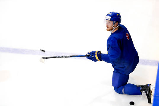 Gabriel Landeskog på Sveriges ishockeylandslags träning