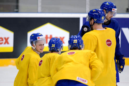 William Nylander på Sveriges ishockeylandslags träning