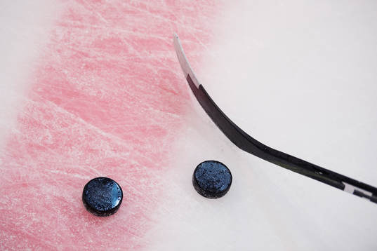 Puckar och blad för hockeyklubba på Sveriges