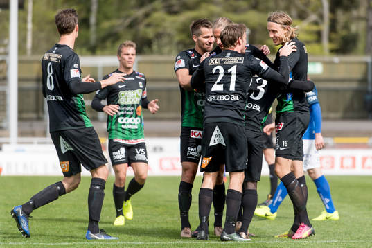 Varbergs spelare jublar