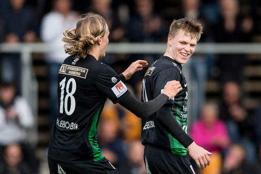 Varbergs Anton Liljenbäck (h) jublar