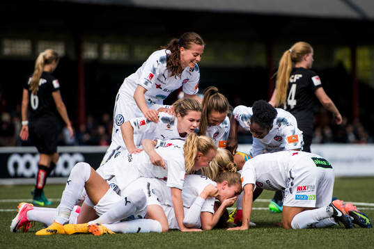 Rosengårds Sanne Troelsgaard Nielsen kramas om