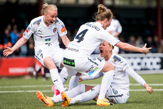 Rosengårds Sanne Troelsgaard Nielsen kramas om av Ebba
