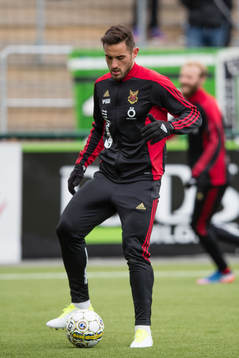 Östersunds Sotirios Papagiannopoulos värmer upp