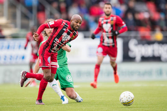Östersunds Fouad Bachirou mot Hammarbys Björn Paulsen