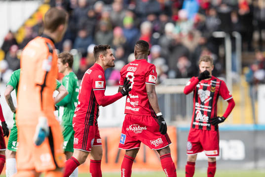 Östersunds Sotirios Papagiannopoulos knuffar undan