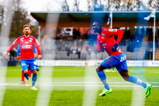 Helsingborgs Oke Akpoveta jublar