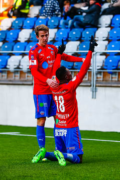Helsingborgs Oke Akpoveta jublar