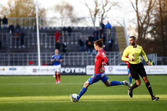 Helsingborgs Jesper Lange och domare Farouk Nehdi